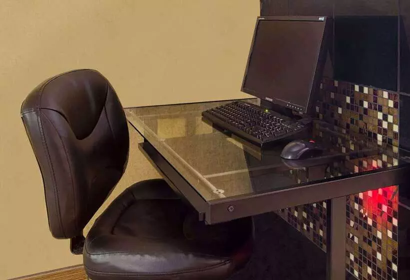 Hotel Baymont By Wyndham Charlotteairport Coliseum