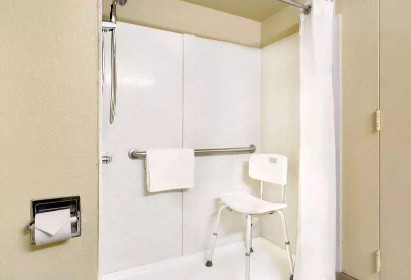 Hotel Baymont By Wyndham Charlotteairport Coliseum