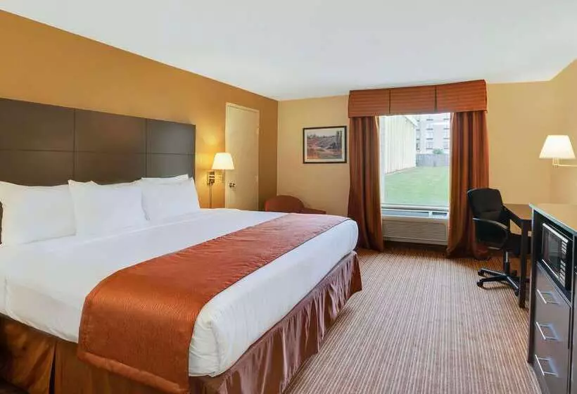 Hotel Baymont By Wyndham Charlotteairport Coliseum