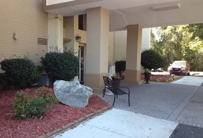 ホテル Baymont By Wyndham Charlotteairport Coliseum