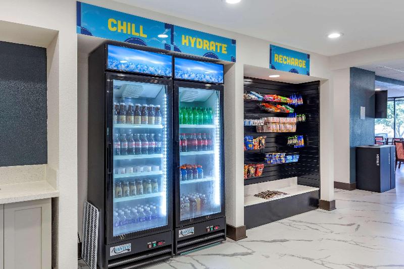 Otel Clarion Pointe Raleigh Midtown