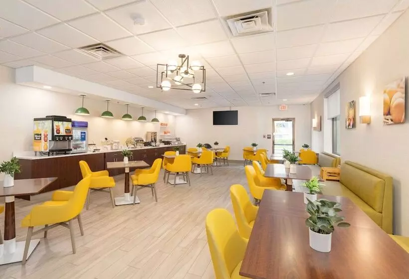 호텔 Comfort Inn & Suites Buffalo Airport