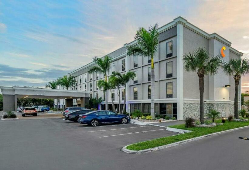 ホテル Comfort Inn & Suites St. Pete  Clearwater International Airport