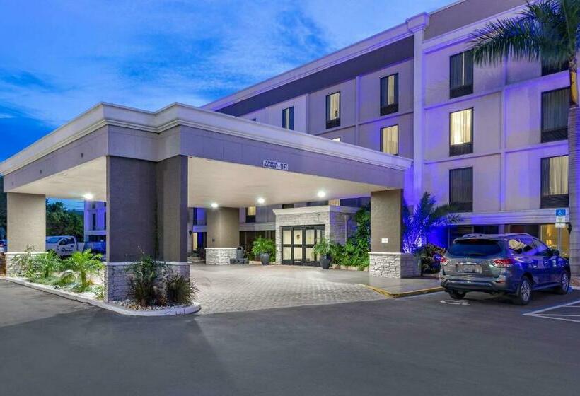 ホテル Comfort Inn & Suites St. Pete  Clearwater International Airport
