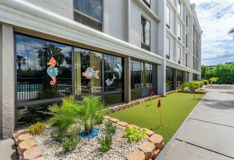 ホテル Comfort Inn & Suites St. Pete  Clearwater International Airport