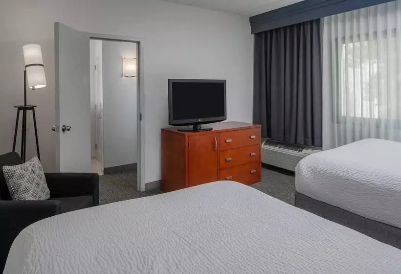 فندق Courtyard By Marriott Memphis East/park Avenue