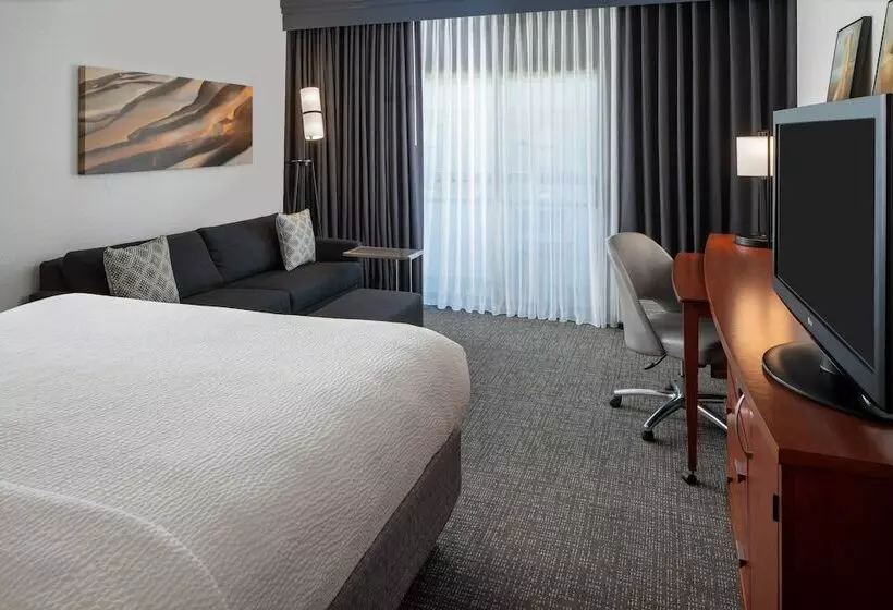 فندق Courtyard By Marriott Memphis East/park Avenue