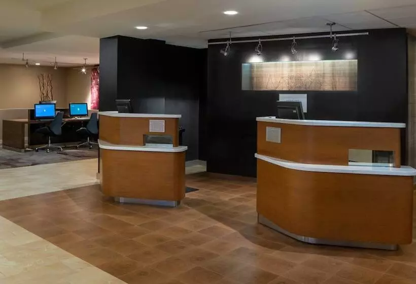 فندق Courtyard By Marriott Memphis East/park Avenue