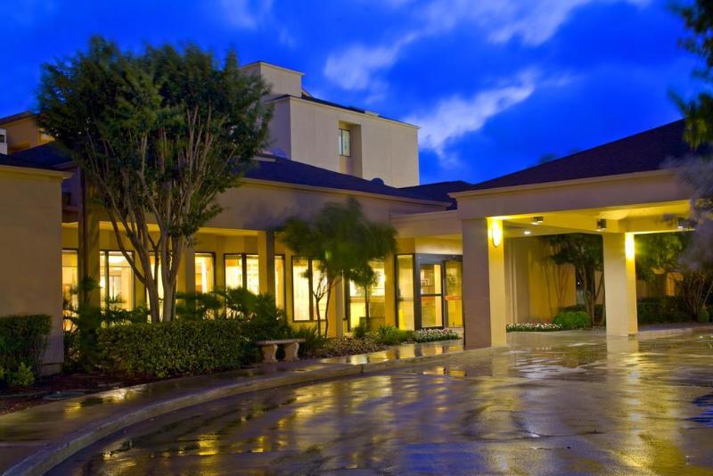 هتل Courtyard By Marriott San Antonio Airport