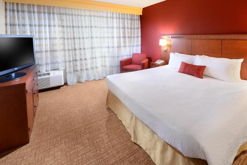 هتل Courtyard By Marriott San Antonio Airport