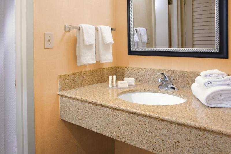 هتل Courtyard By Marriott San Antonio Airport