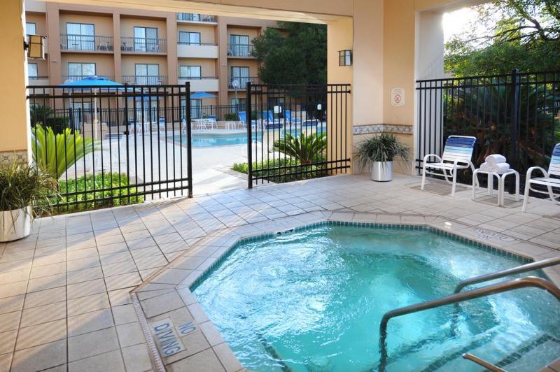هتل Courtyard By Marriott San Antonio Airport