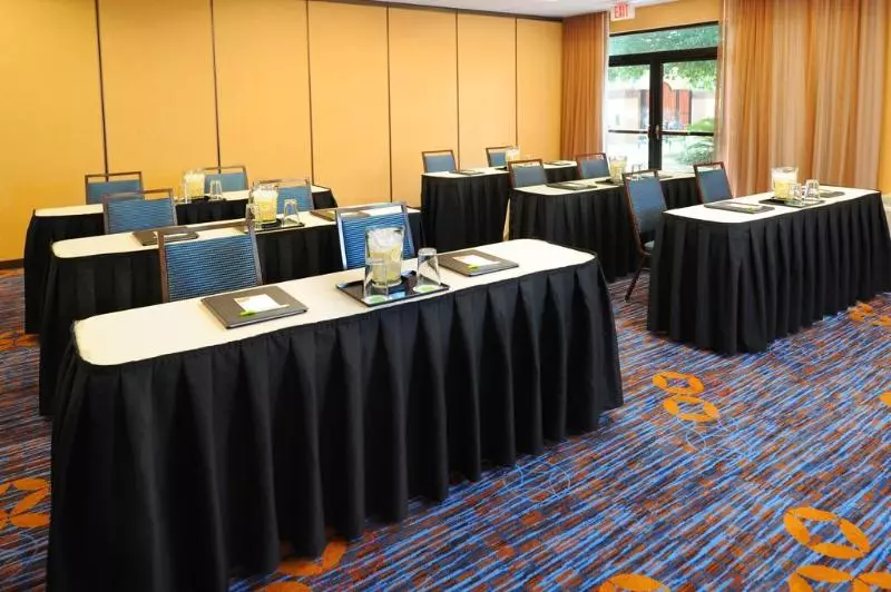 Отель Courtyard By Marriott San Antonio Airport