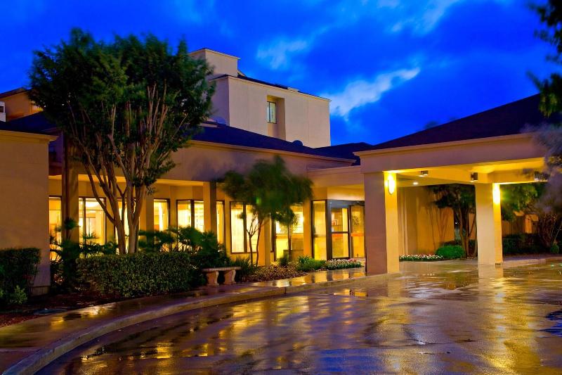 هتل Courtyard By Marriott San Antonio Airport