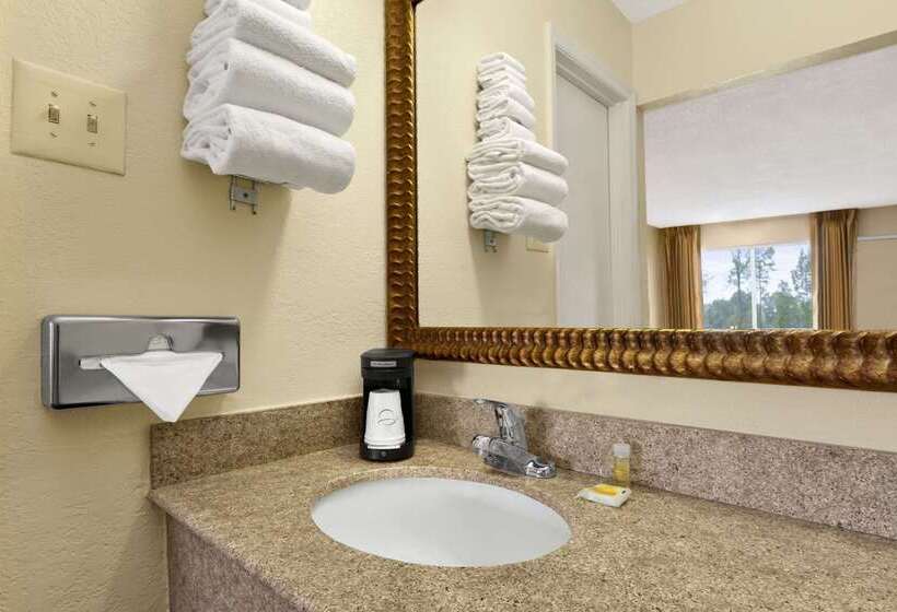 בית מלון כפרי Days Inn By Wyndham Emporia