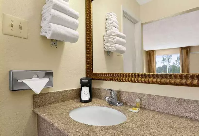 فندق Days Inn By Wyndham Emporia