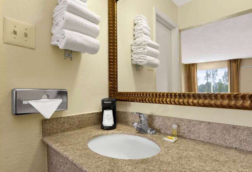 בית מלון כפרי Days Inn By Wyndham Emporia