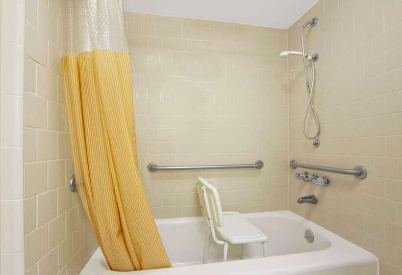 בית מלון כפרי Days Inn By Wyndham Emporia