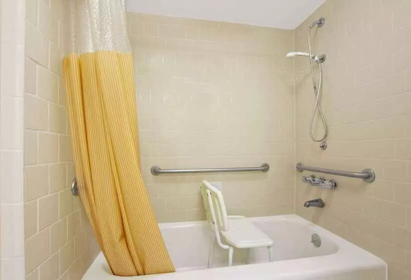 فندق Days Inn By Wyndham Emporia