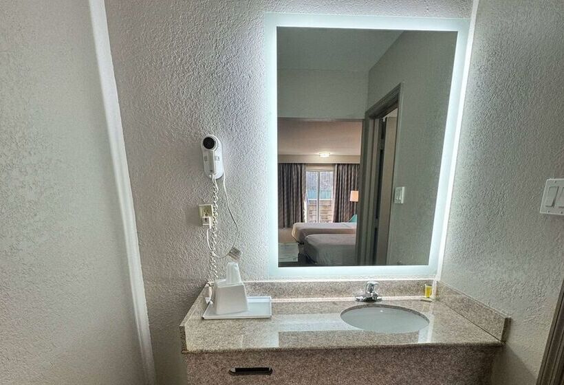 בית מלון כפרי Days Inn By Wyndham Emporia