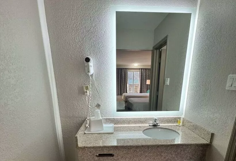 فندق Days Inn By Wyndham Emporia