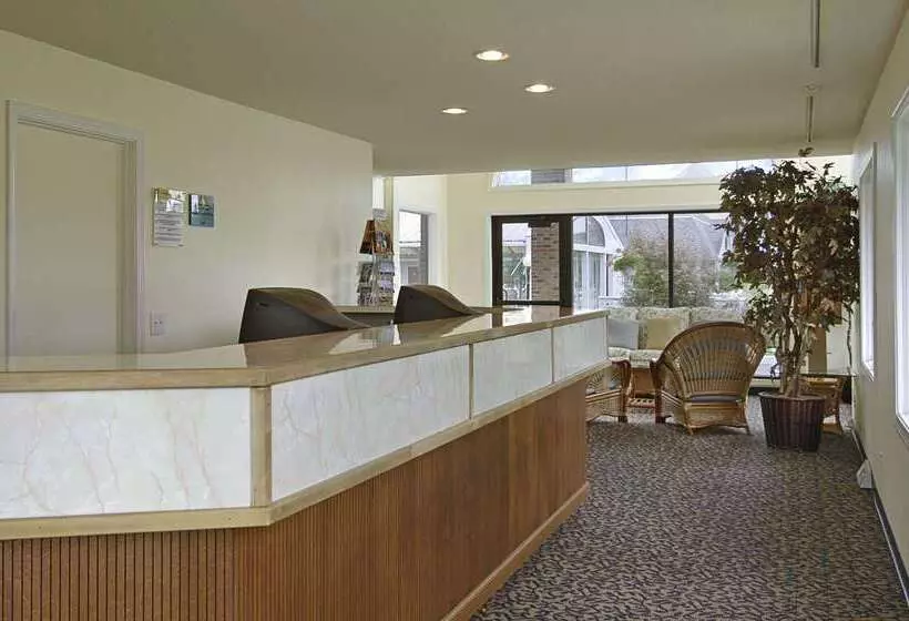 Otel Days Inn By Wyndham Mackinaw City  Lakeview