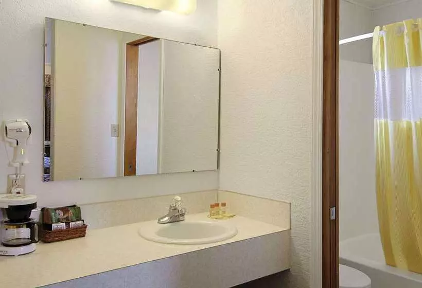 Otel Days Inn By Wyndham Mackinaw City  Lakeview