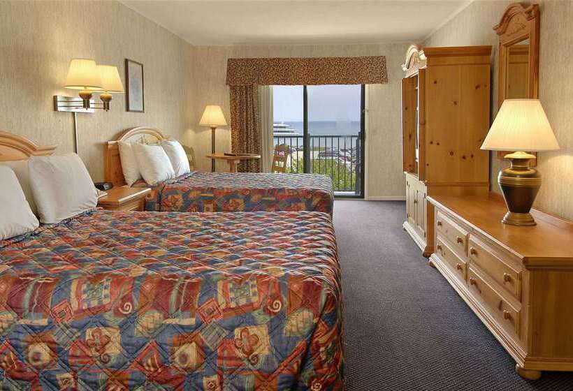 هتل Days Inn By Wyndham Mackinaw City Lakeview
