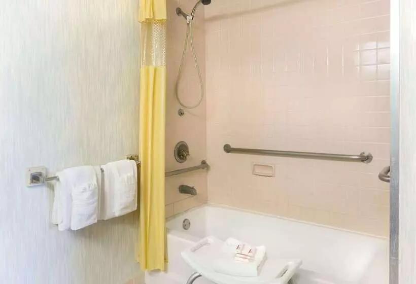 בית מלון כפרי Days Inn By Wyndham Richmond