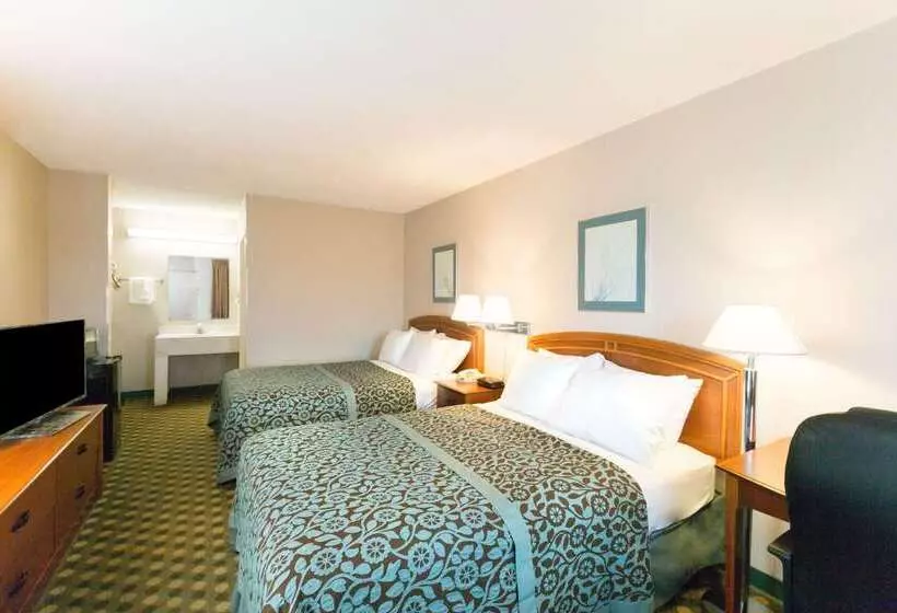 בית מלון כפרי Days Inn By Wyndham Richmond