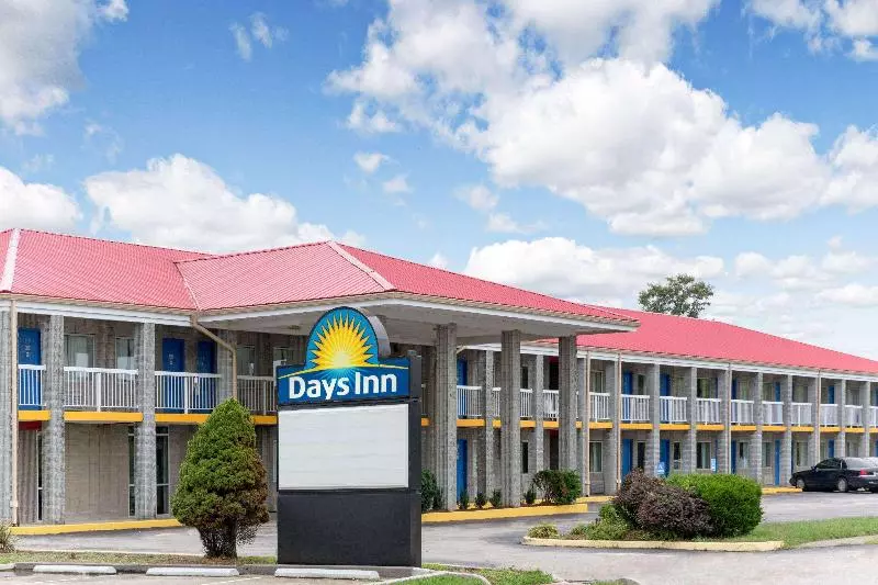 בית מלון כפרי Days Inn By Wyndham Richmond