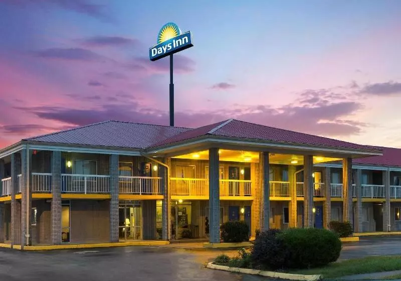 בית מלון כפרי Days Inn By Wyndham Richmond