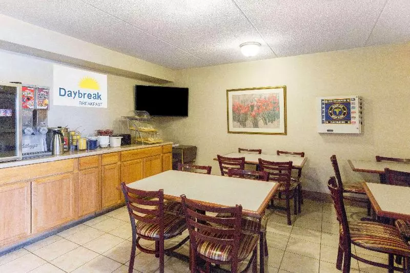 בית מלון כפרי Days Inn By Wyndham Richmond