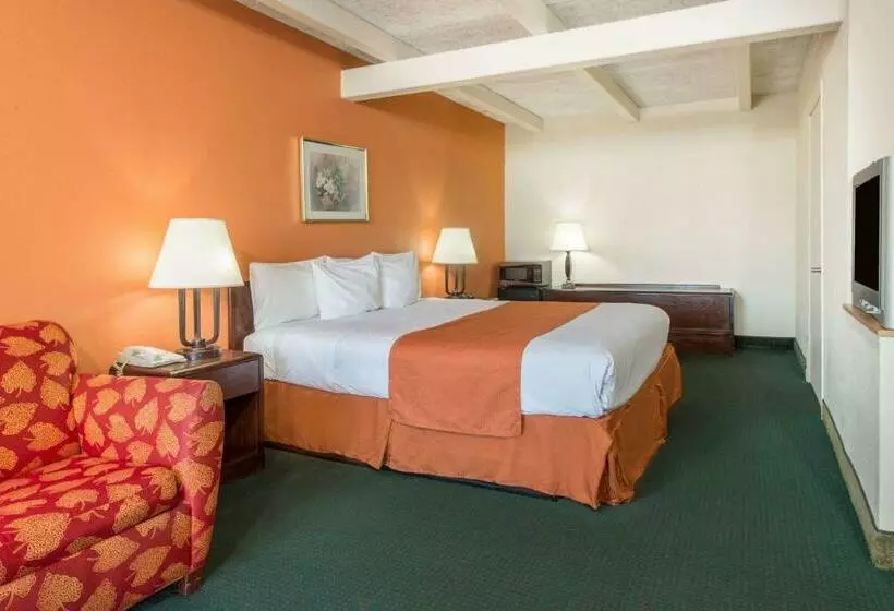 ホテル Days Inn By Wyndham St. Louis North