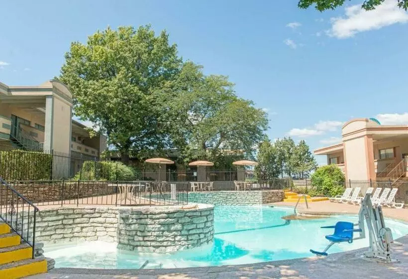 ホテル Days Inn By Wyndham St. Louis North