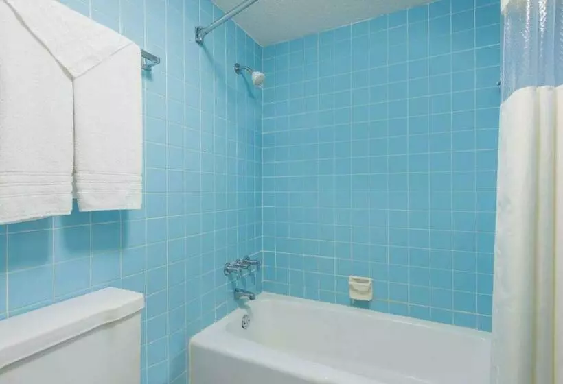 ホテル Days Inn By Wyndham St. Louis North