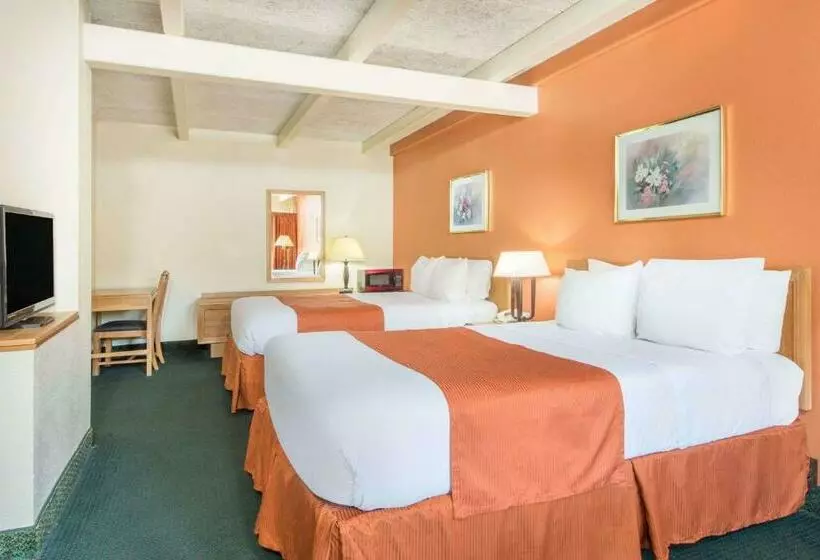 ホテル Days Inn By Wyndham St. Louis North
