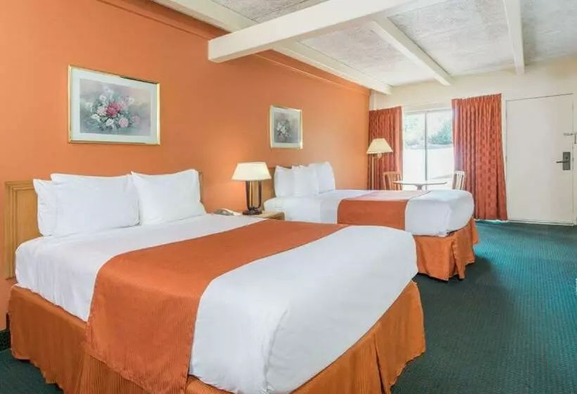 ホテル Days Inn By Wyndham St. Louis North