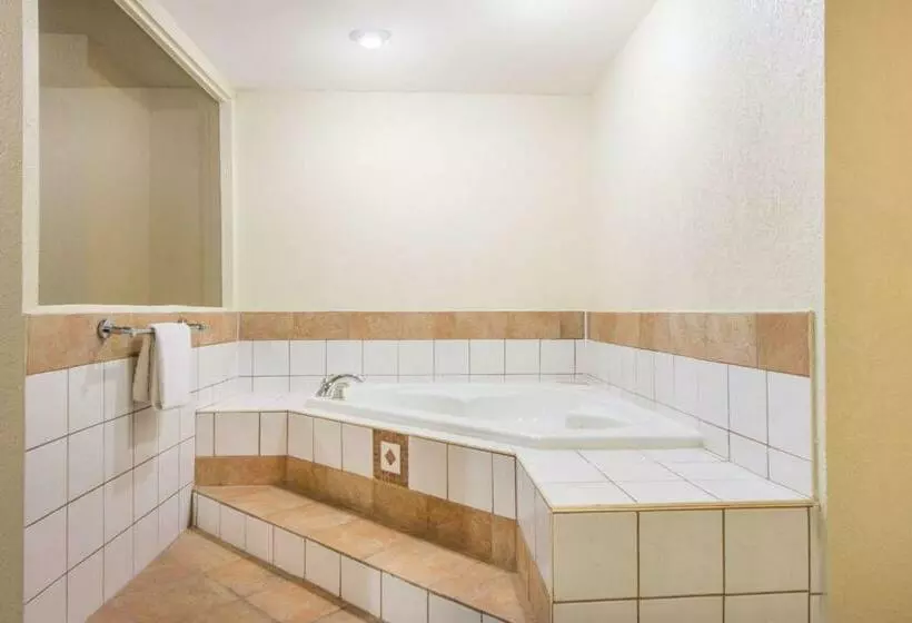 ホテル Days Inn By Wyndham St. Louis North