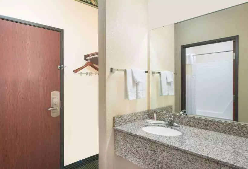 فندق Days Inn By Wyndham Sullivan