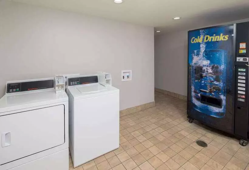 فندق Days Inn & Suites By Wyndham Athens