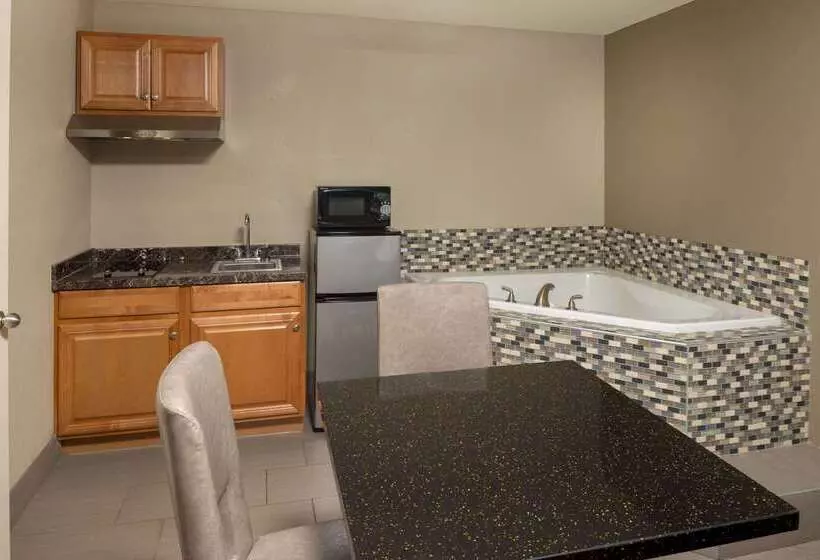 فندق Days Inn & Suites By Wyndham Athens