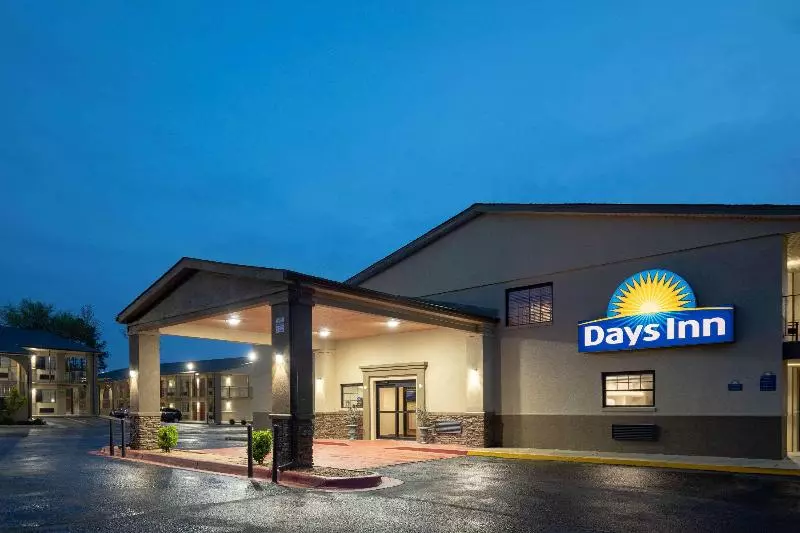 فندق Days Inn & Suites By Wyndham Athens