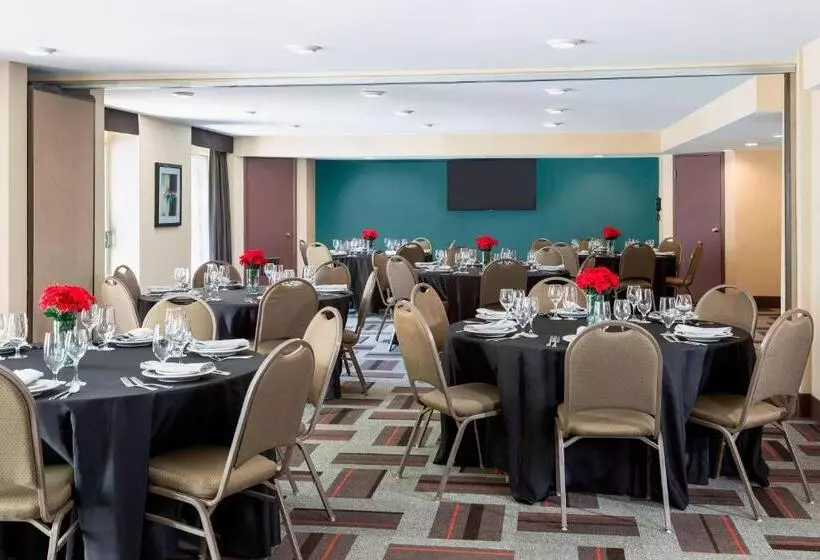 فندق Four Points By Sheraton Buffalo Grove