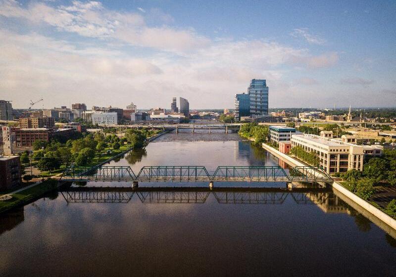 هتل Holiday Inn Grand Rapids Downtown, An Ihg