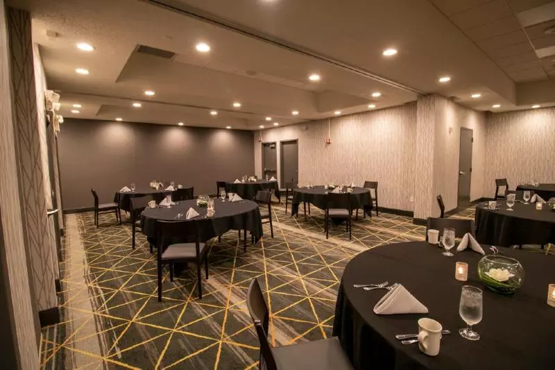 Отель Holiday Inn Grand Rapids Downtown, An Ihg