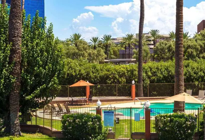 هتل Howard Johnson By Wyndham Phoenix Airport/downtown Area