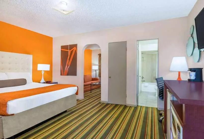 هتل Howard Johnson By Wyndham Phoenix Airport/downtown Area