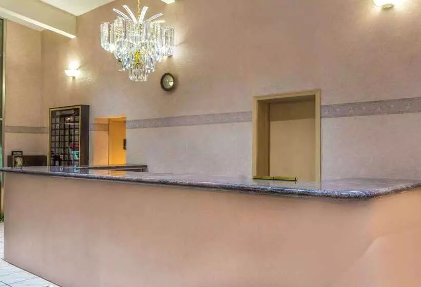 هتل Howard Johnson By Wyndham Phoenix Airport/downtown Area