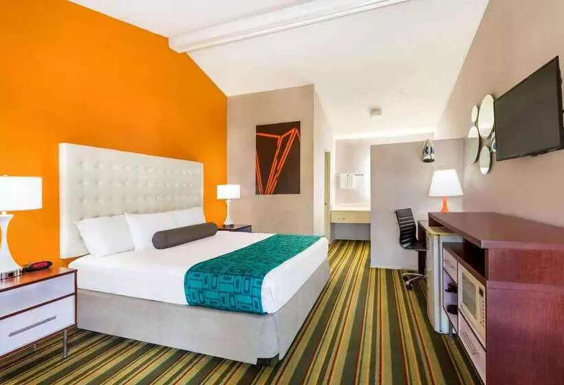 هتل Howard Johnson By Wyndham Phoenix Airport/downtown Area